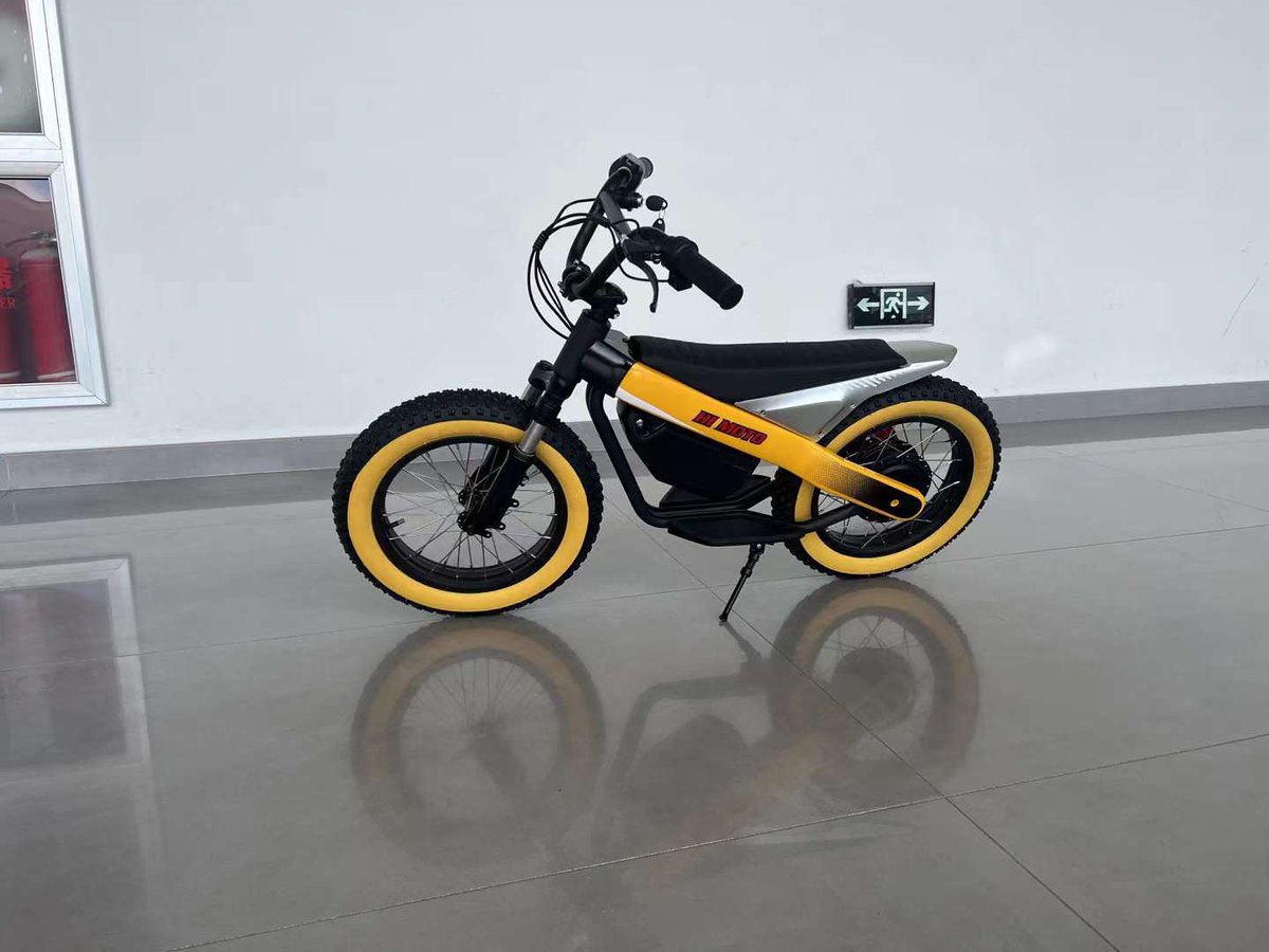 LinksEride_Tech's tweet photo. 16-inch single-seat kids electric bike balance bike with larger battery capacity
email: info@linkseride.com
Let's have fun together with families!

#balancescooter #balancebike #kidsscooter #scooter #kidsbikes #childscooter #childbike#electricscooter https://t.co/UY5v17WbbQ