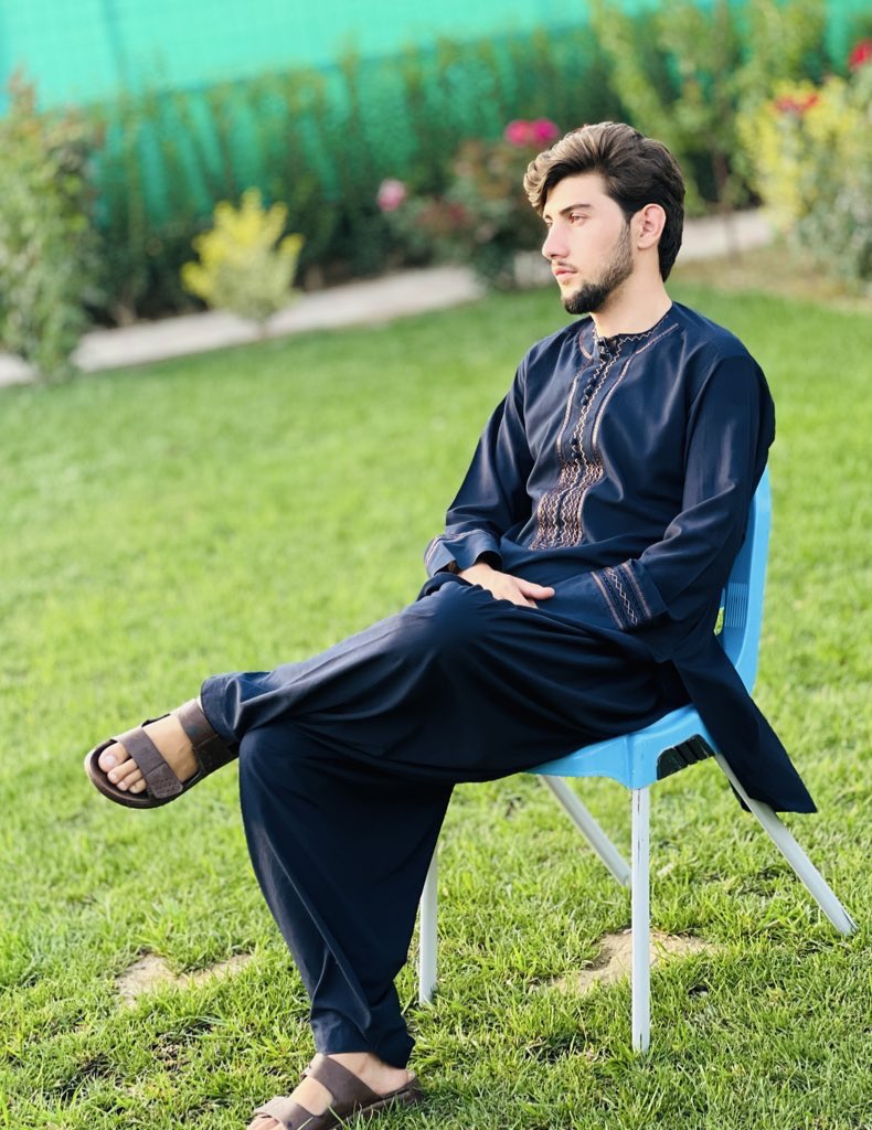 چیرته چې ځم خبرې ستا د بې ننګۍ اورمه
سړی خو ځای چیرته د سترګو لګیدو پریږدي