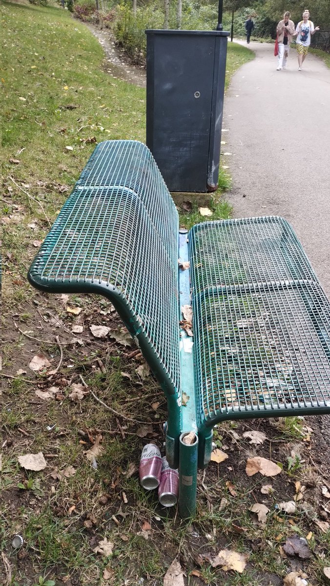 OurBellGreen's tweet photo. Maybe we need to put you in the bin, pink gin drinker? #litter #rubbish #usethebin #se26 #waterlinkway #se6 #bellingham #bellgreen https://t.co/66Pa3KsE8a