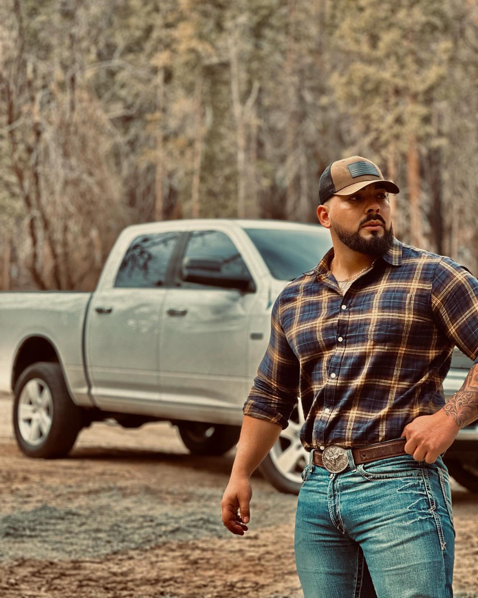 its_joelfarias's tweet photo. Standing tall, owning it all. 💪 #Unstoppable 
https://t.co/OLKcrOFxRL https://t.co/w9KwqcWecs