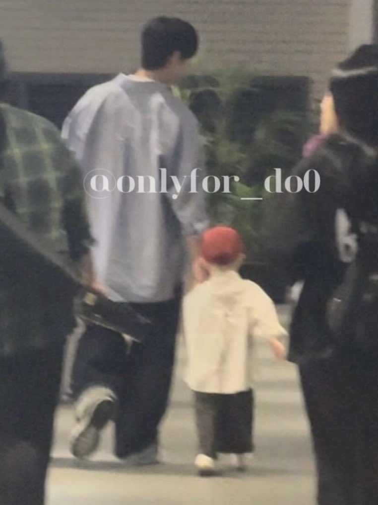 agustinaa0813's tweet photo. marriage isn't scary if your husband is #Doyoung https://t.co/O2C3ng7uvg