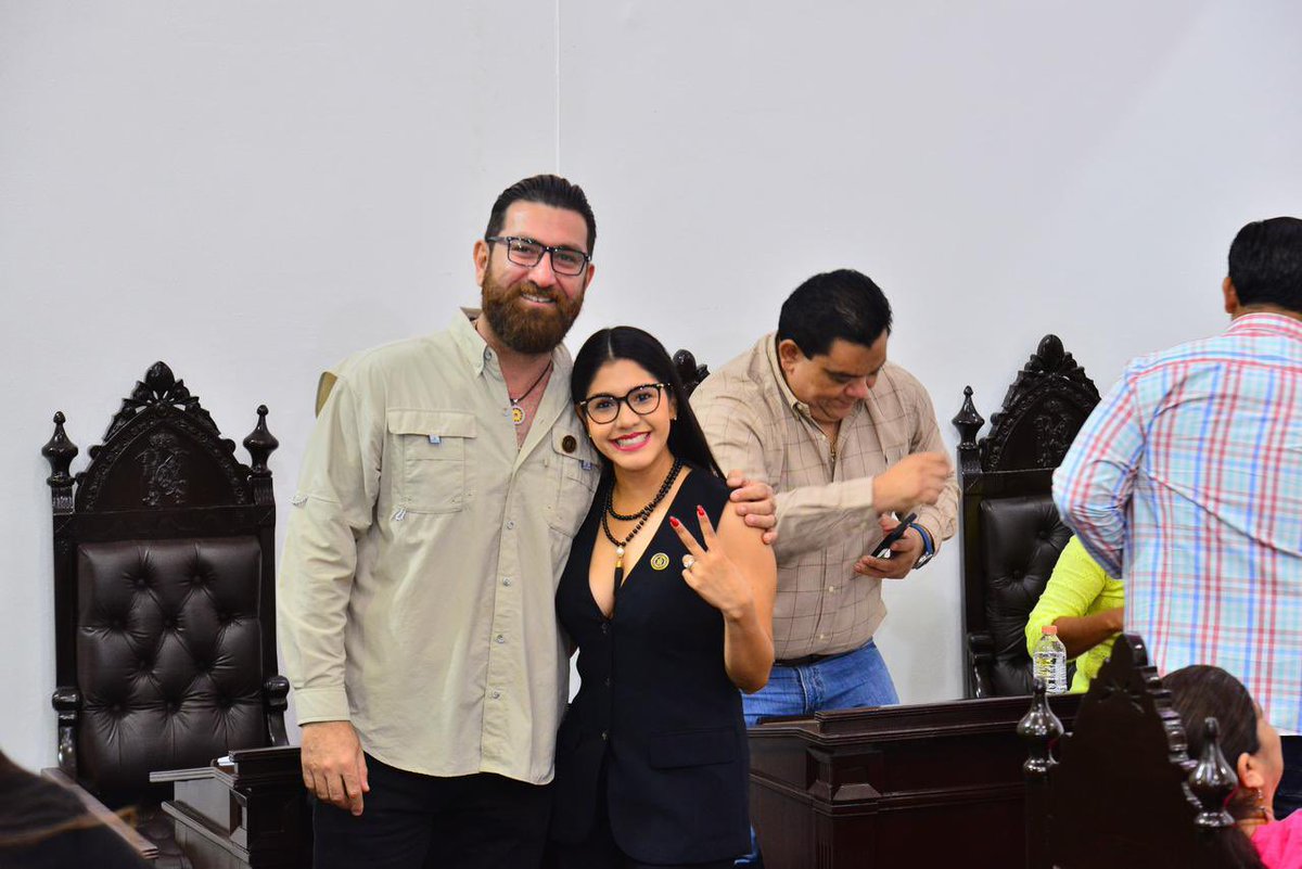 ¡Un paso más por la seguridad en Tabasco! Como
Fracción desde el
Congreso del Estado en voz de la diputada Alejandra Navez Plancarte defendimos la reforma que integra a la Guardia Nacional a la Sedena. Confianza y resultados: 90.1% Marina, 87.2% Sedena. #TabascoSeguro