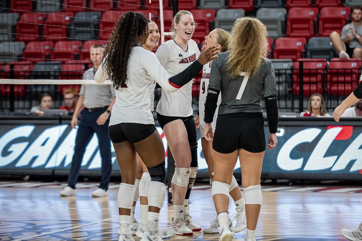 Who’s ready to see these 😁😁😁 back in The Pete??? 

I know we are… 

Conference opener this Friday and Saturday against Western Kentucky!!! 

#StayCocky🐔