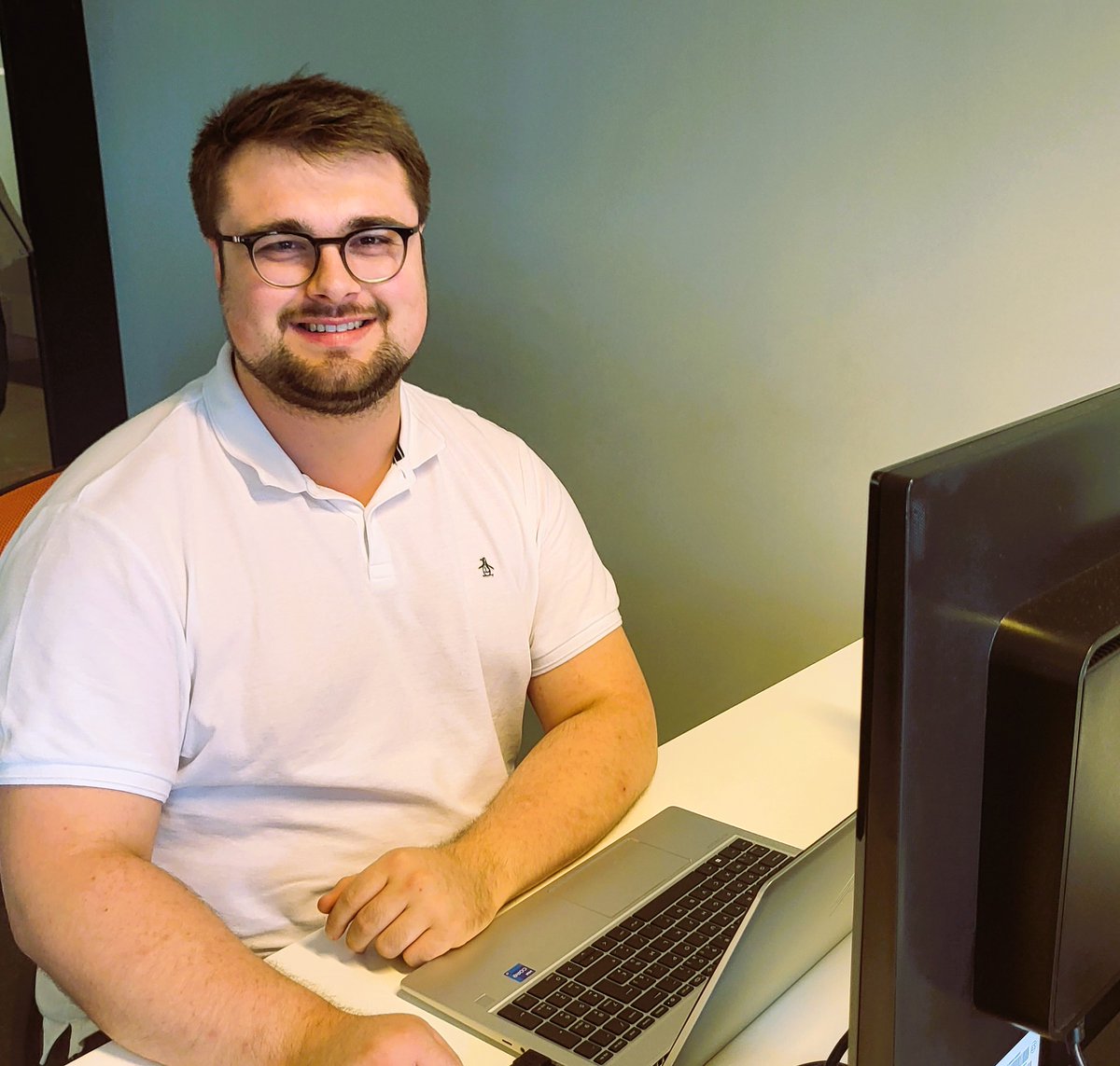 Welkom in ons team, Jens! 
We zijn superblij om Jens De Sutter te verwelkomen als developer bij 4D vision. Met zijn kennis en enthousiasme kijken we uit naar een fijne samenwerking!
Veel succes en plezier🎉
#NieuwTeamlid #4Dvision #Recruiting