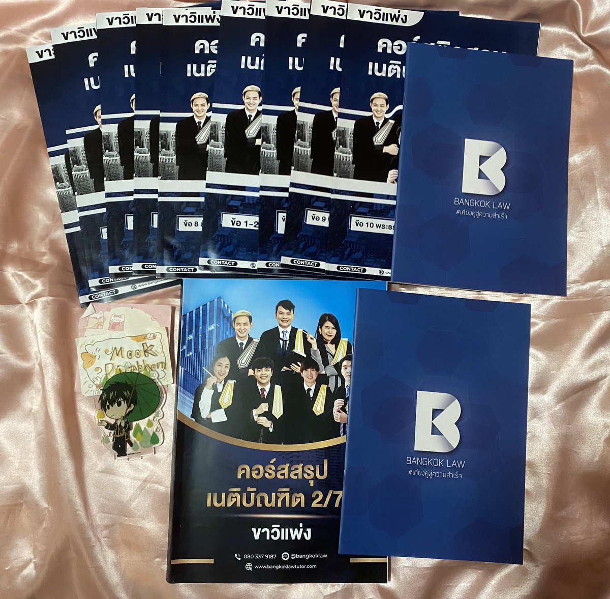 alliwantisstic's tweet photo. ส่งต่อ #หนังสือกฎหมาย ส่งฟรี
นัดรับสยามวันศุกร์ได้

สรุปเตรียมสอบเนติ bangkok law
คอร์สยาว/สรุปเนติ ขาวิแพ่ง 2/76+สมุดเปล่า2เล่ม
2000
ไม่เคยเปิด ไม่ผ่านการใช้งาน
สอบถามขอดูรูปเพิ่มเติมได้ค่ะ
#เนติ #หนังสือกฎหมายมือสอง #กฎหมาย #วิแพ่ง #เนติบัณฑิต https://t.co/O2edV2DoSF