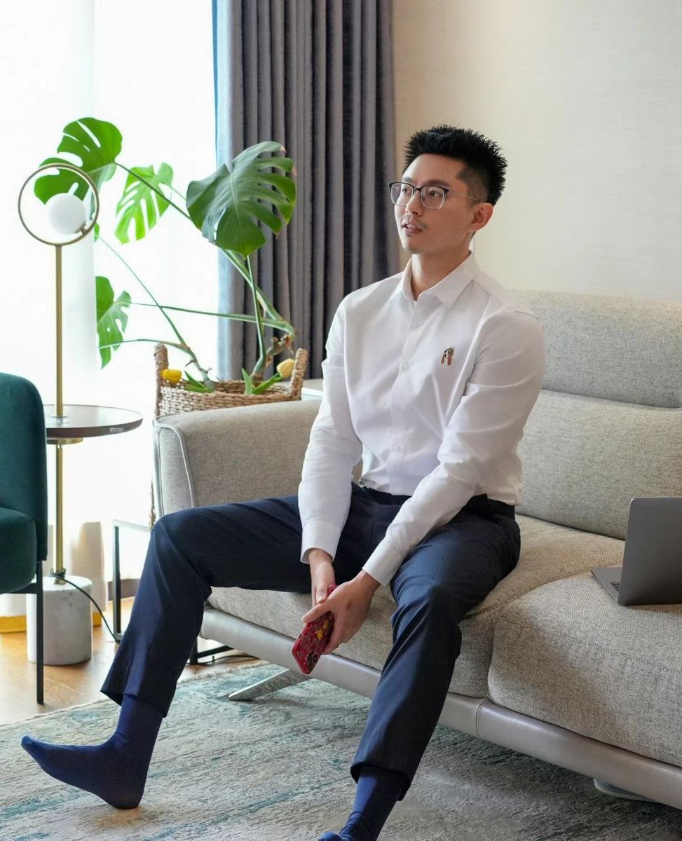 samir1142005's tweet photo. 最近听从同事建议，开始蓄胡子说这样看起来成熟稳重，一看就是业务能力很强的样子，我不光性欲强，我觉得我的功夫也很强，这也是我能爬到我现在���位置，懂得都懂！#体质内的日常生活#私信诚信可约！ https://t.co/TRZLMGBJW6