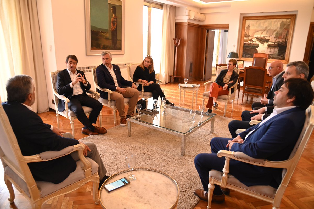 Junto a YPF Luz, anunciamos el inicio de la primera etapa del Parque Solar El Quemado, en Las Heras, cuya construcción comenzará en octubre de este año y se espera que empiece a generar energía eléctrica renovable a mediados de 2026.

Este parque solar, con una capacidad