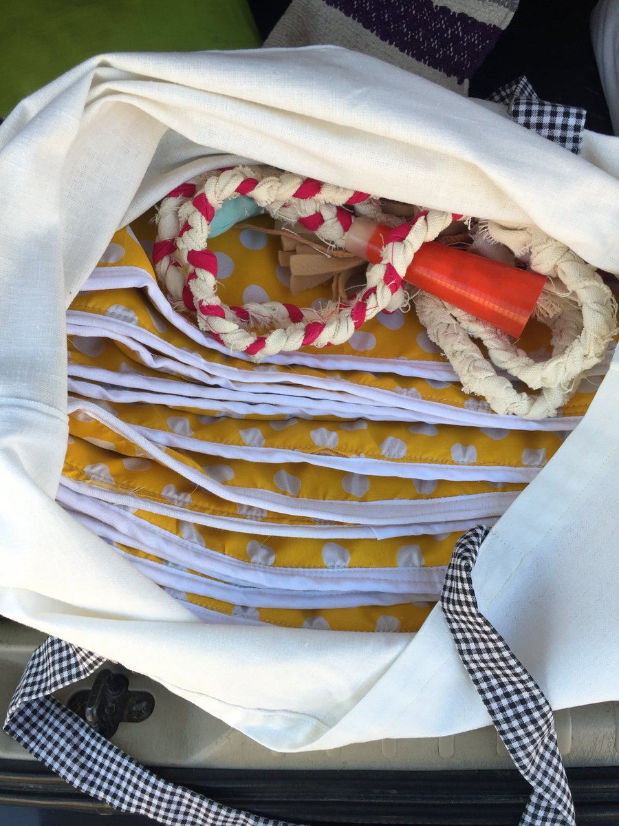 _fatsonthite's tweet image. Repurposed fabric scraps and sewing thread cones 🧵 + love 💕 = pet blankets and toys 🐈🐕

@missearth_sa @JhbSPCA 

#missearth #missearthsafinalist #jspca #animalwelfare #sustainability