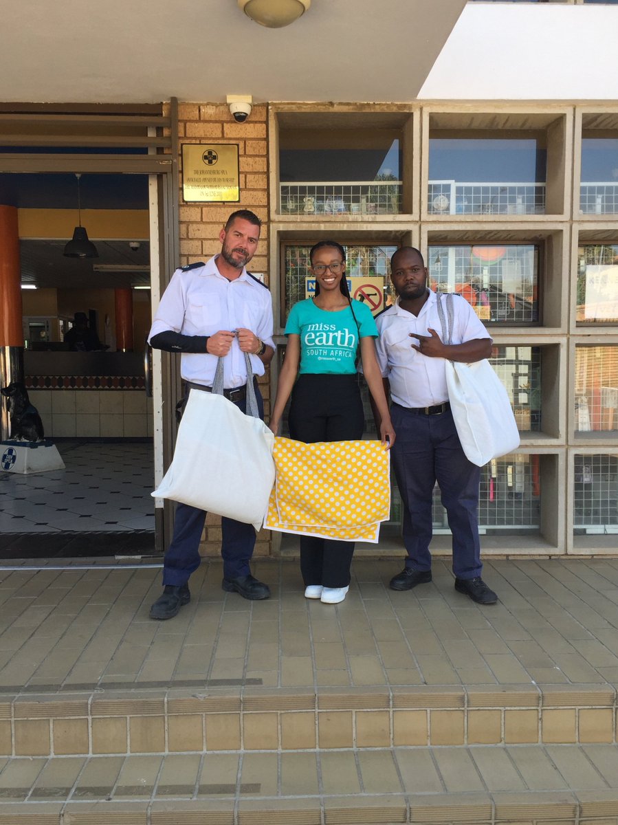 _fatsonthite's tweet image. Repurposed fabric scraps and sewing thread cones 🧵 + love 💕 = pet blankets and toys 🐈🐕

@missearth_sa @JhbSPCA 

#missearth #missearthsafinalist #jspca #animalwelfare #sustainability