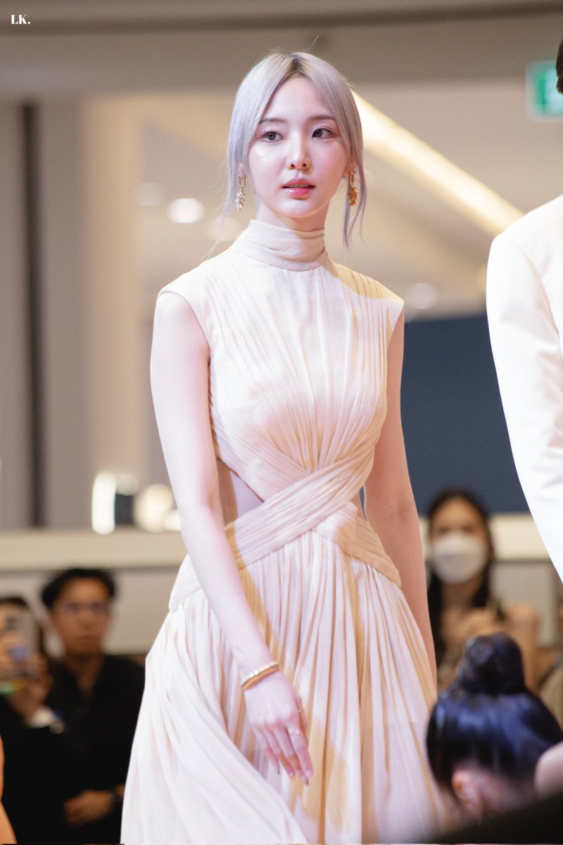 lukkaewlk_'s tweet photo. 25.09.24 | นางฟ้าตัวจริงงงง สวยมากกกกกกกกกก🫠✨️

#NenexSulwhasoo 
Nene Friend of Sulwhasoo 
#nenevader #เนเน่ 
#Nene #เนเน่พรนับพัน https://t.co/wwAH1l05v2