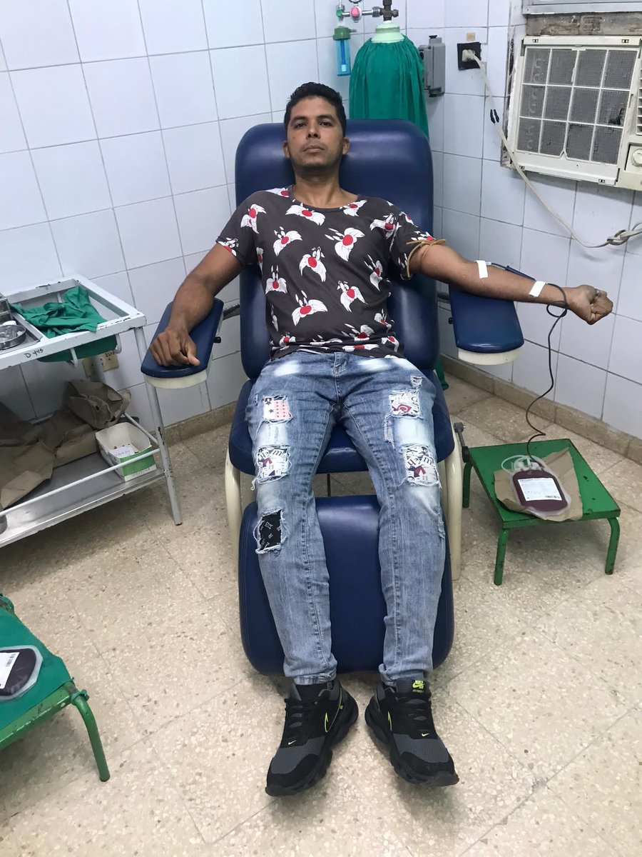 En el  marco de las actividades en saludo al 64 aniversario de los CDR, trabajadores de la Empresa Minera La Victoria en #CiegodeAvila #Cuba realizan dotaciones de sangre. Un gesto altruista y solidario que demuestra que #JuntosPodemosMás 
#LatirAvileño