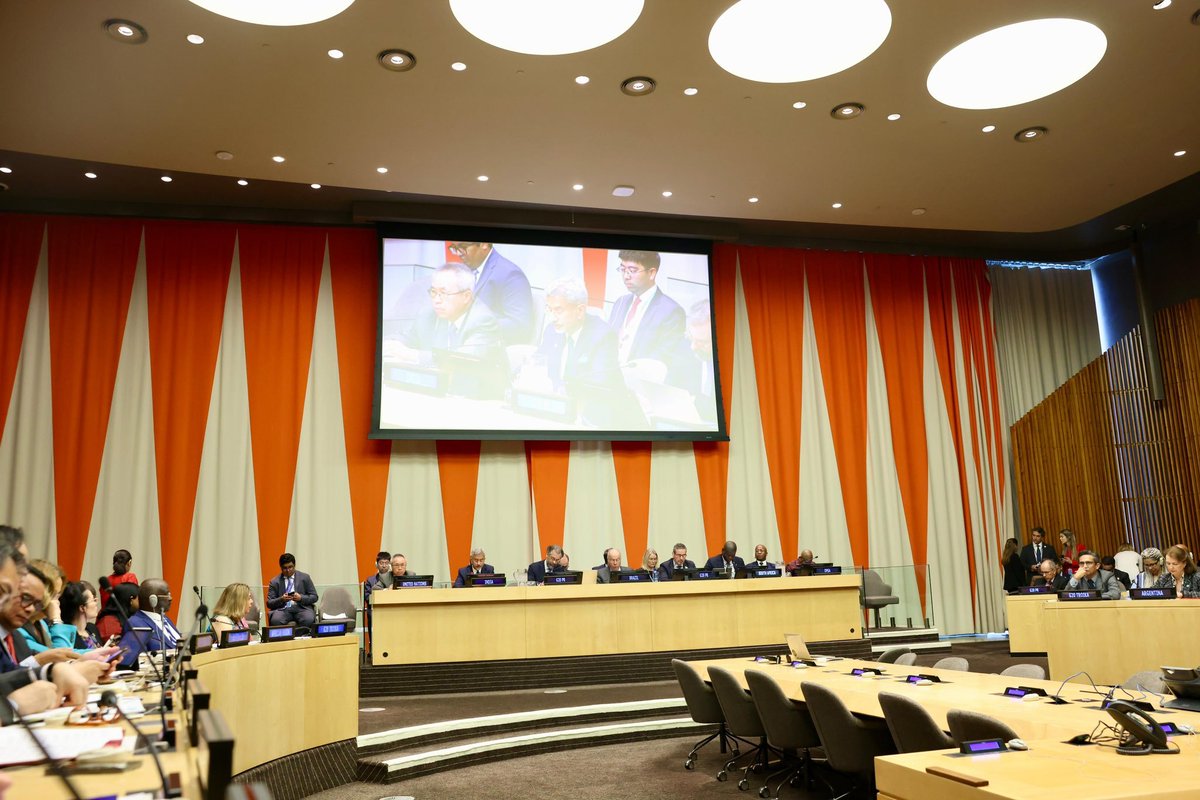 airnewsalerts's tweet image. External Affairs Minister @DrSJaishankar spoke at the G20 Foreign Ministers’ Meeting in #NewYork on the theme ‘Global Governance Reforms’. 

➡️ Highlighted the urgency of #UNReforms to ensure representative, credible and effective multilateralism.

➡️ Noted the imperative of