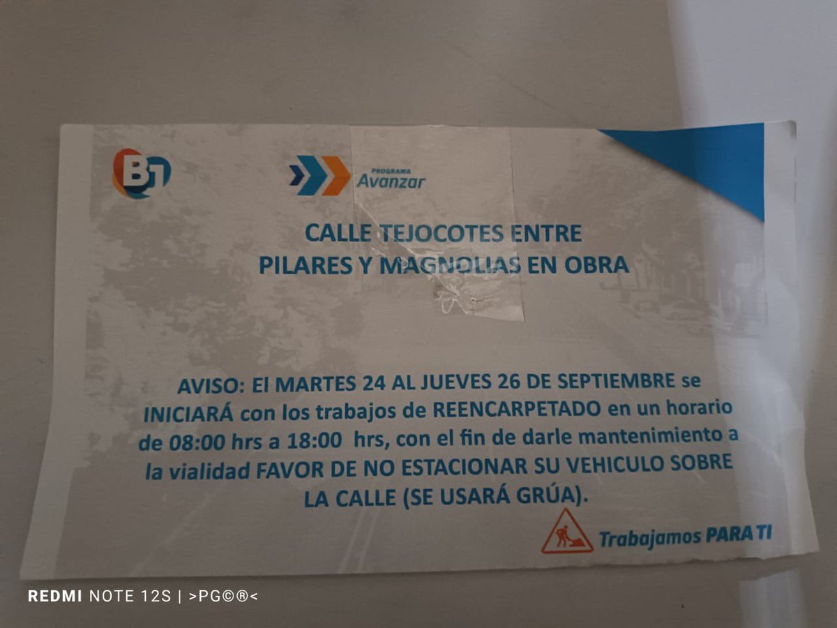 AngelinaJudit's tweet photo. @BJAlcaldia @AccionesBJ Favor de retirar los autos que están estacionados en la calle de Tejocotes, entre Magnolias y Mlaurent, debido a que se están realizando trabajos de reencarpetamiento. Se pegaron avisos y los oficinistas no hicieron caso. https://t.co/gF8EHPxu93