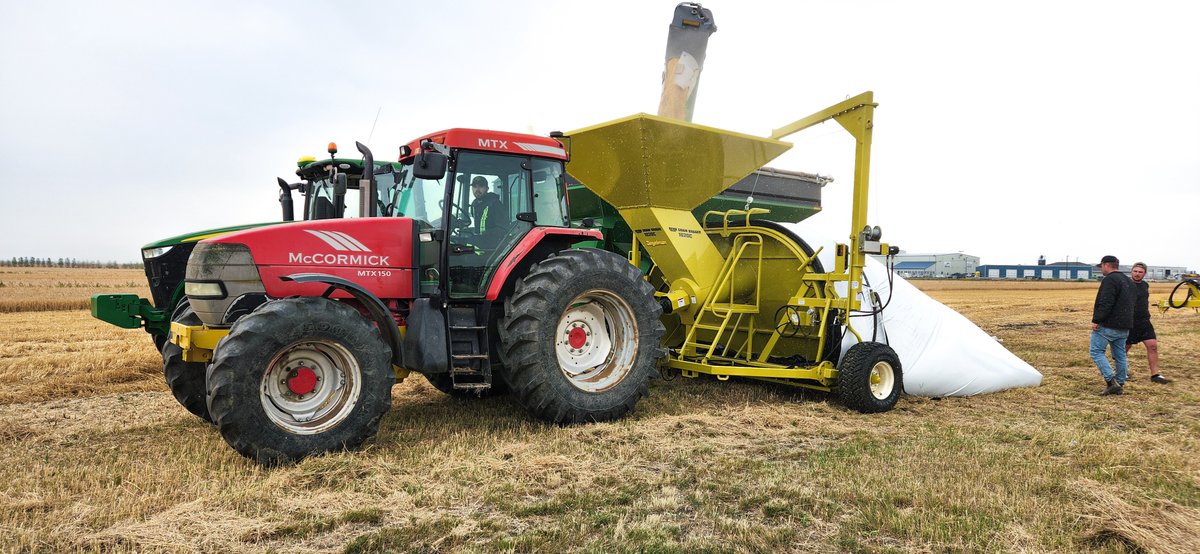 RENN Grain Baggers offer fast, smooth grain bag loading, minimizing the risk of bag tears and spills

The unique, low-profile design of the tunnel resembles the natural shape of a filled grainbag for smoother filling and less stress on the bag

Learn more: ow.ly/xLy850Tvpz4