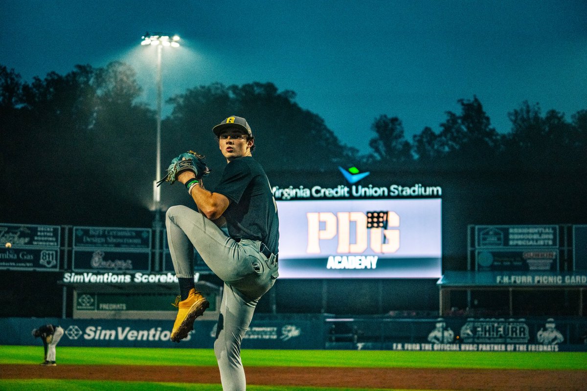 PDGABASEBALL's tweet photo. Rain or shine💯

#GoGold | #PTBAW | #BurgTough https://t.co/oSGw2TeDRj