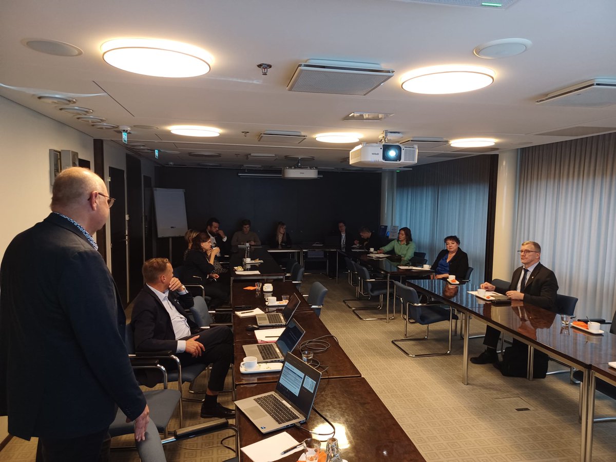 Eduskunnassa Pohjois-Pohjanmaan ja Kainuun kansanedustajille ajankohtaistietoa substanssiasioista ja hallinnon uudistuksista. Mielenkiintoa riitti ja saatiin hyvää keskustelua