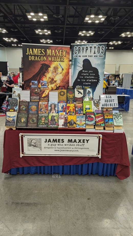 WordBalloonBook's tweet photo. Come grab books at Alabama Comic Con in Birmingham this weekend! My first show in the state, you can find me at table 324. I'll be at the very back of the room, slight left of center. https://t.co/yfk1ulXtXT