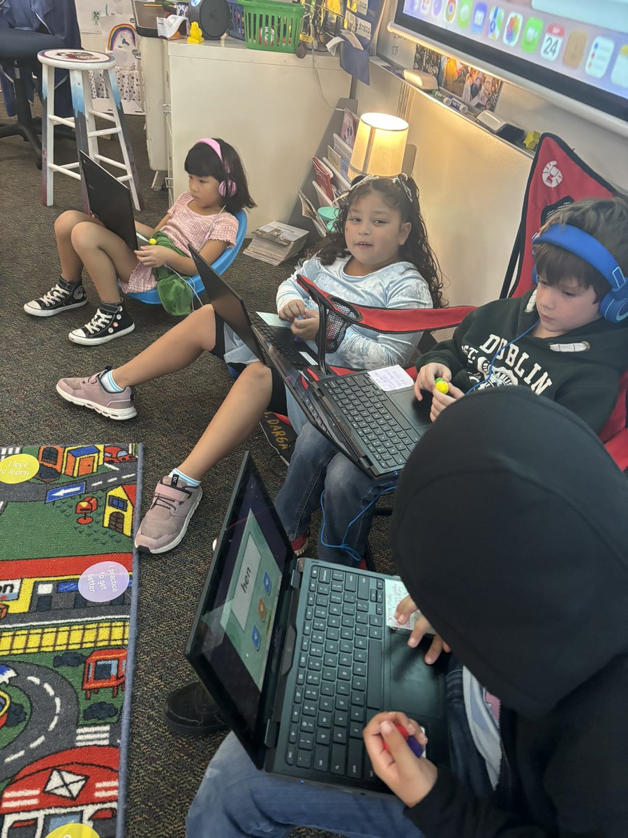 Acting out story problems and enjoying our “quiet critters” that come out when we’re working hard! #togetherwecan #d59learns <a href="/D59Byrd/">Admiral Byrd Elementary</a> <a href="/CCSD59/">CCSD59</a>