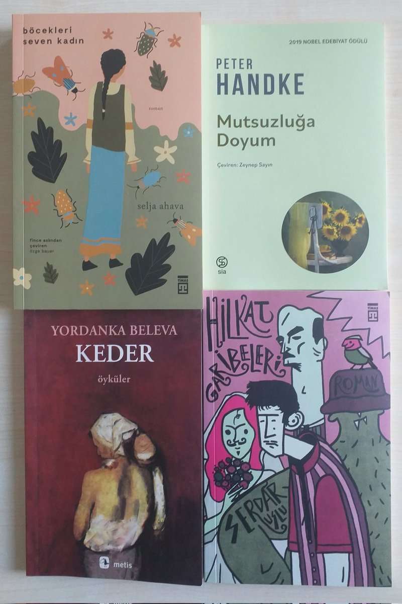 Hesabımızı takip edip bu tweeti rt edenlerden bir kişiye fotoğraftaki kitapları hediye ediyoruz. Çekiliş sonucu 3 Ekim Perşembe günü açıklanacaktır.