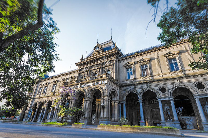 diegohead_'s tweet photo. Cosas que como URUGUAYO me rompen MUCHÍSIMO las pelotas:

1- Que no recuperen la Estación Central (LPM QUE LOS PARIÓ)

2- No tener SUBTE como todo país decente 

3- Pocos ómnibus que llevan a la gente como sardina en lata

4- Tener una Ciudad Vieja hermosa pero LLENA DE ZOMBIES https://t.co/fhKDsujSyA