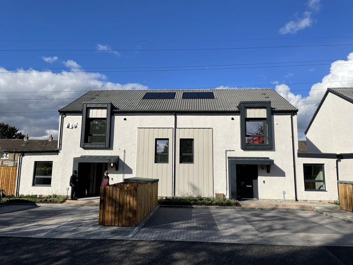 Jeremy_HLIN's tweet image. Read Stephanie’s #HLINblog about the Charleston social housing developments? 

Great to visit the #accessible homes in person at official opening this afternoon in Dundee.