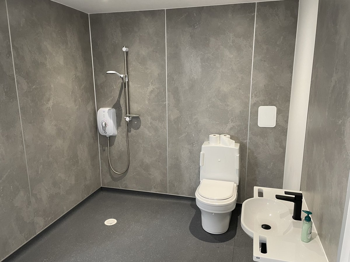 Jeremy_HLIN's tweet image. Read Stephanie’s #HLINblog about the Charleston social housing developments? 

Great to visit the #accessible homes in person at official opening this afternoon in Dundee.