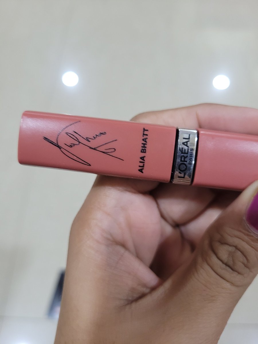 AliaaAdorer's tweet photo. Sooooo I received the #WorthIt goodies today, signed by my love @aliaa08 🥹❤️
This literally made my day! I have already added this shade to my nykaa cart and was about to place an order tomorrow. And you sent me the exact shade today. The wait was absolutely worth it 😭❤️❤️ https://t.co/nStqV1udJU