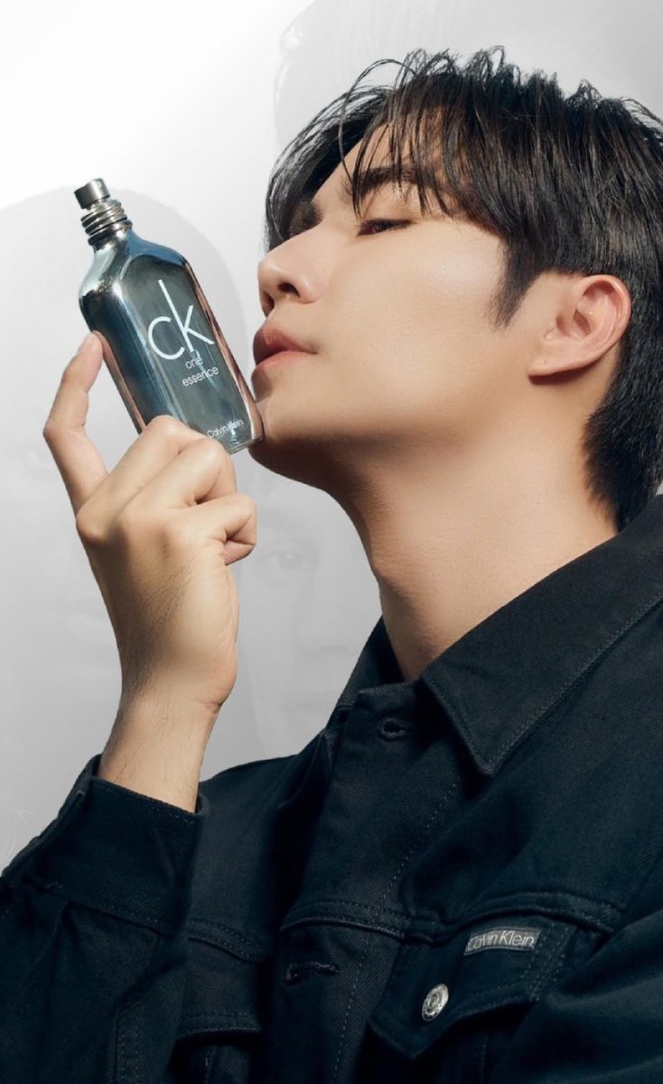 realgras2's tweet image. Just a fun memory🤭🫣… #ZeePruk you were only a 2 year old babe when I bought my first bottle of #CKOne when it was first released &amp;amp; through the years I always have a bottle with me. 😊… 
~ Imagine my happiness when I saw you become the 1st CK Fragrance Endorser in Thailand.