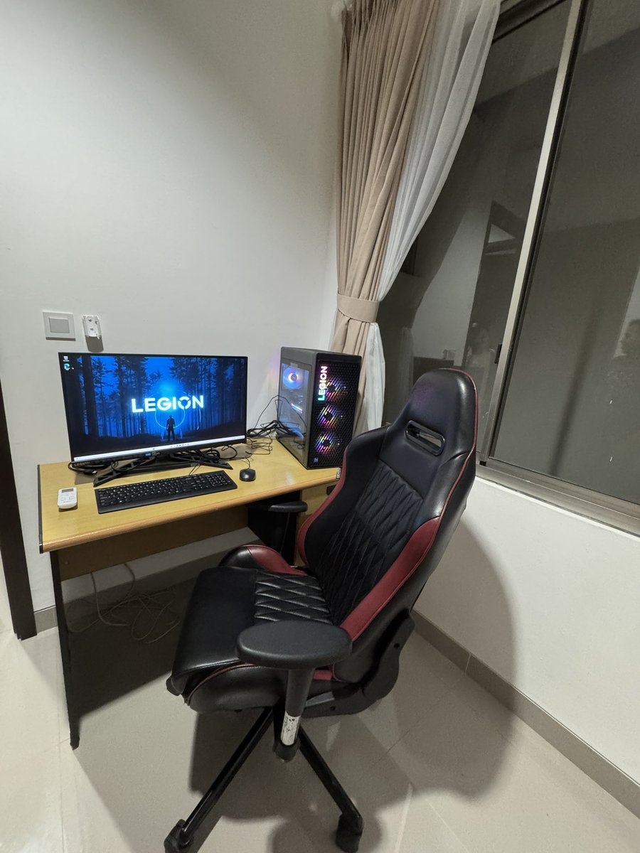 jadi bagus gini ruangan karena ada <a href="/LenovoLegion/">Lenovo Legion</a> 🤤