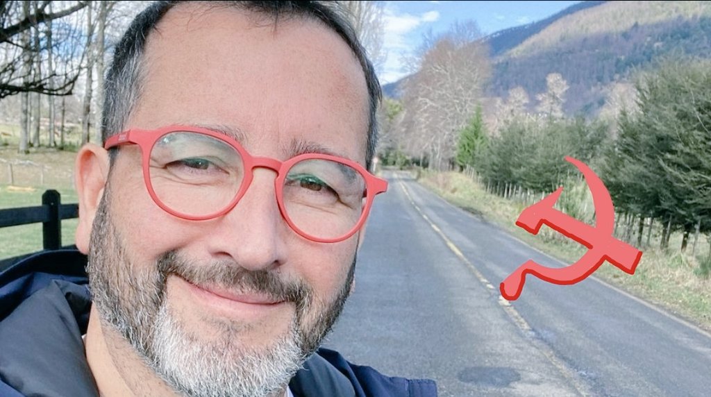 🇨🇱 | SINVERGUENZAS: 

Este zurdo progre gana $15 millones mensuales en TVN y esto sí lo pagamos con cargo al Estado, lo pagamos con nuestros impuestos. Infelices!