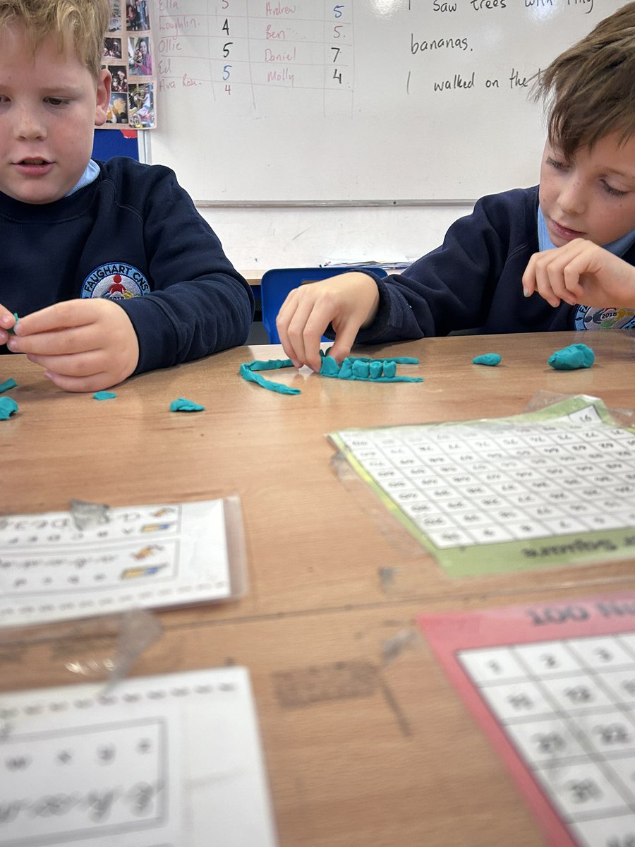 FaughartCNS's tweet image. Exploring the world of teeth in Room 3 today! So much to smile about! 😁🦷 #Room3Adventures #ToothTalk #STEM