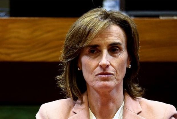 baradit's tweet image. Esta persona, dice que si ganas poco y no puedes pagar tu salud, educar bien a tus hijos o vivir mejor, es porque eres flojo y no te esfuerzas. Porque todo se trata de mérito, valores y trabajo.

Esta persona es heredera de la fortuna de Hernán Cubillos, un cómplice directo del…