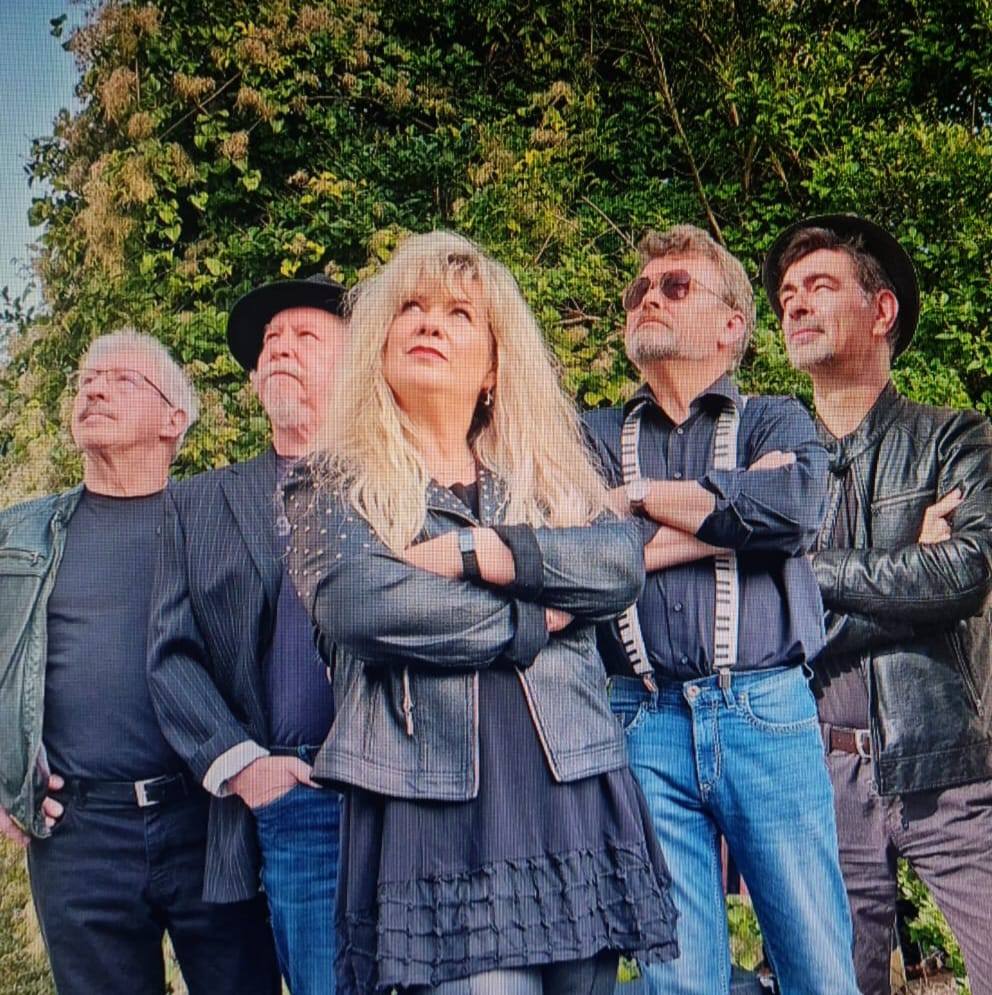 FredysEck's tweet photo. Freitag 27.09.2024
Zum letzten Mal in der Saison rocken ab 18 Uhr nochmal Unbeschwert bei uns. Livemusik für alle Geschmäcker.

#cracau #pechauerplatz #livemusik #flohmarkt #spielplatz #biergarten #bistro https://t.co/xEih8gN68a