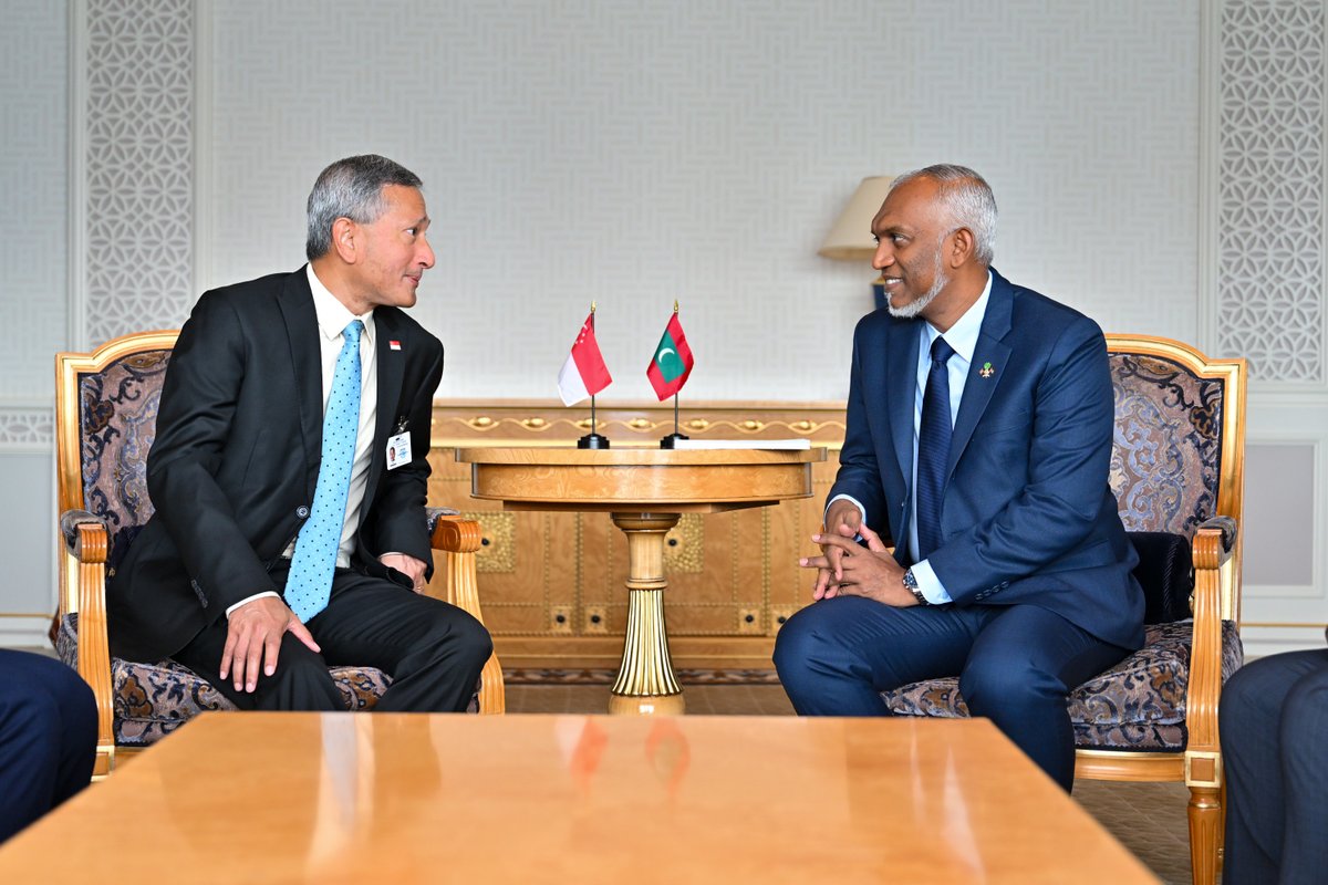 presidencymv's tweet photo. The President meets with the Minister for Foreign Affairs of Singapore, Head of Delegation to UNGA 79 on the sidelines of UNGA 79 https://t.co/FA6Lf552tR

#MaldivesAtUNGA79
#UNGA79 https://t.co/ZYtShNY2IM