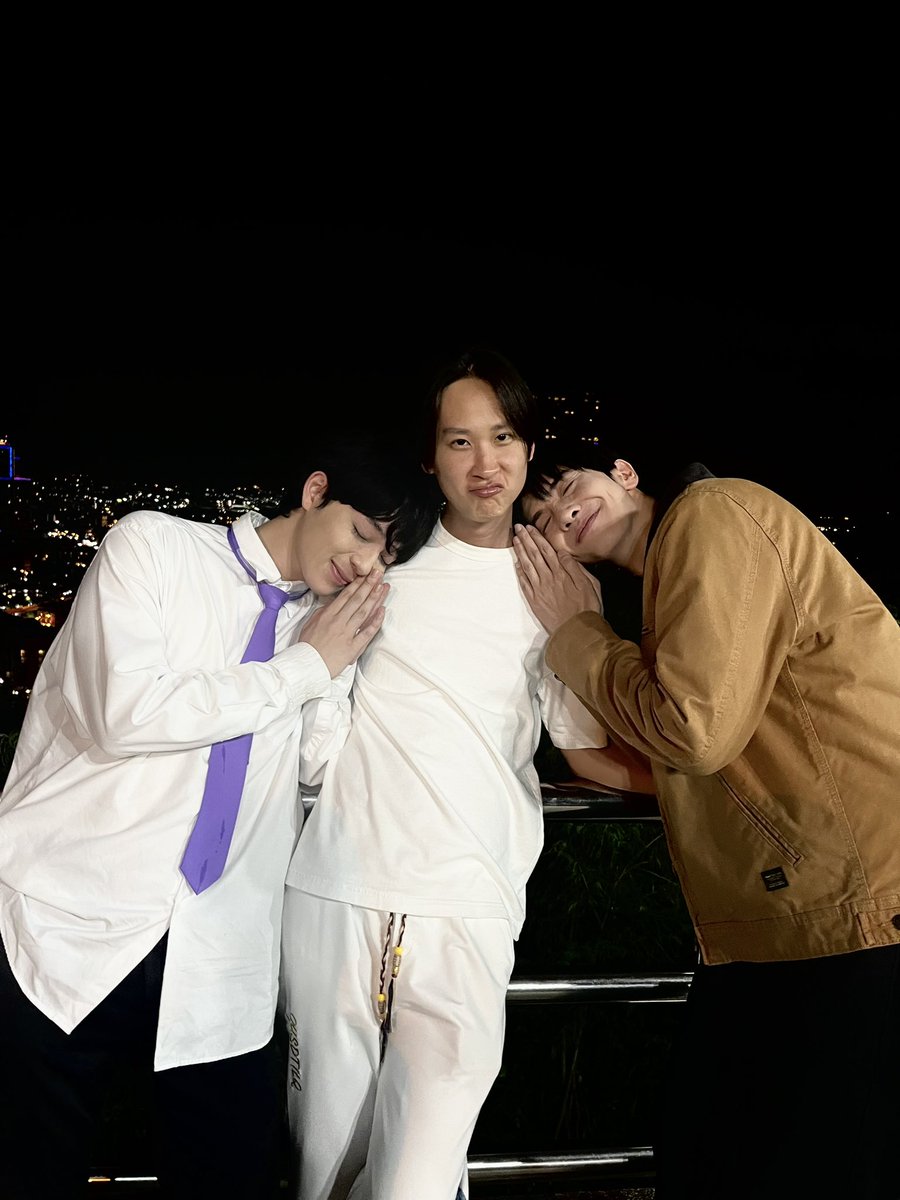 basjtr's tweet photo. ขอบคุณทุกคนจากหัวใจครับกองนี้เป็นกองทีมีความสุขสำหรับผมมากๆดีใจที่ได้เจอพี่ๆทีมงานทุกคนและนักแสดงในการถ่ายทำในบางครั้งอาจจะไม่ได้ราบรืนไปสะทุกคิวแต่สิ่งที่ผมเห็นคือรอยยิ้มของทุกคนทียิ้มสู้มันในทุกๆคิวสนุกม��กจริงๆผูกพันมากๆใจหายเหมือนกันครับแตยังมีพาท2อีกเจอกันจ้า  #FourEverYouQ38 https://t.co/WQxf7cVgXA