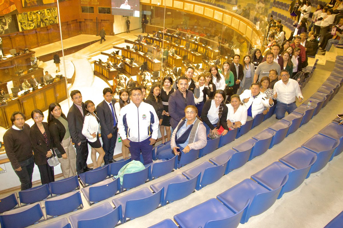 RedEducadoresOk's tweet photo. 🔴Durante su intervención en el pleno de la @AsambleaEcuador, nuestro presidente, @AgustinLindao, hizo un llamado a los legisladores para que fiscalicen el incumplimiento de leyes como la #LOEI y la #LOSEP que perjudica a miles de #educadores.

Entre otros temas, mencionó la vulneración de los derechos de los docentes por mora patronal del @Educacion_Ec, donde aproximadamente 60 mil maestros no pueden acceder a los beneficios de afiliación.

Además, recordó la deuda pendiente con más de 10 mil profesores contratados, a quienes se les debe otorgar nombramientos definitivos, de acuerdo con lo establecido en la Disposición Transitoria Trigésima Sexta (LOEI).