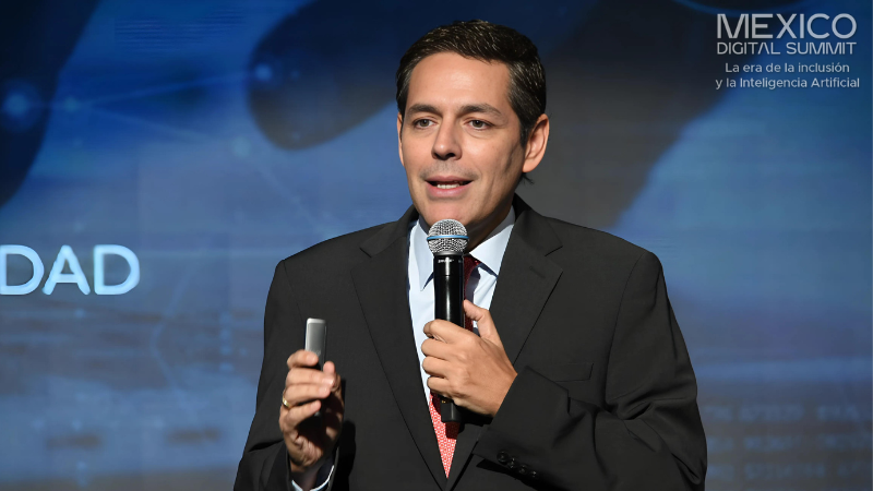 #MexicoDigitalSummit | Carlos Zenteno, Presidente de  <a href="/Globalhitss/">GLOBAL HITSS</a>, argumentó que la #TransformaciónDigital no solo  es un cambio tecnológico, también es cultural.

Para ir al siguiente paso que tiene que ver con #redes y  #nube,  las empresas requieren cambios operativos y de