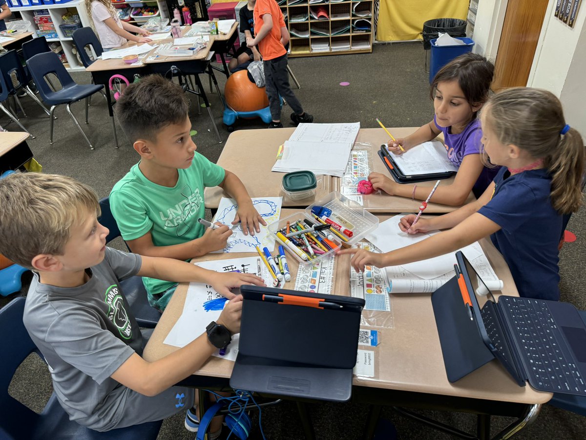 PattersonD70's tweet photo. Students are working together to create a nonfiction book about the history of paper. We learned these facts while discovering the world of Ancient Chinese Civilization. #d70shinyapple #d70bulldogs https://t.co/ZZOUWLR7Is