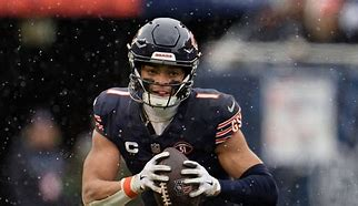 nflrums's tweet photo. #Steelers Justin Fields :  73.3 % Comp -518 Passing Yards - 2 TD 1 INT- 90 Rushing Yards  - 3-0 

#Bears Caleb Wiliams: 59.3 % Comp - 630 Passing Yards- 2 TD 4 INT-67 Rushing Yards-  1-2
