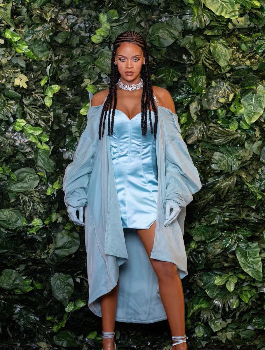 PopBase's tweet photo. Madame Tussauds London unveils new Rihanna wax figure. https://t.co/7c0wQT67Cx