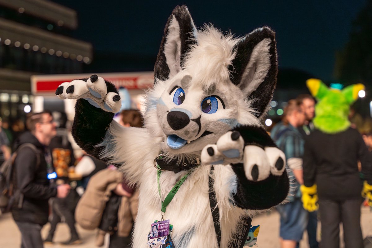 Picture of <a href="/KitaKettu/">⟡ KITᗩ ⟡</a> at #Eurofurence #EF28