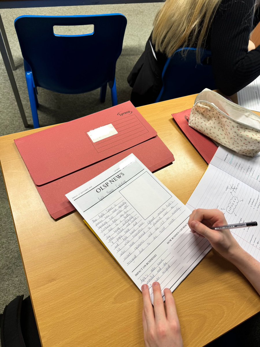 Miss Bull tweet media