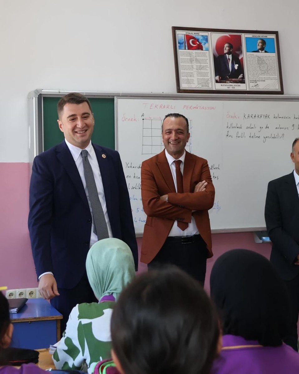 HazroMem's tweet photo. İlçe Kaymakamımız Sn. Doğukan KOYUNCU ve İlçe MEM Müdürümüz Sn.Uğur DOĞANER ile Şube Müdürümüz Sn.Mustafa GÜVEN Çok Programlı Anadolu Lisesini ziyaret ettiler.
@tcmeb
@Yusuf__Tekin
@DogukanKoyuncu_
@Diyarbakirmem
@Murat4Kucukali
@ugurdoganer01
@mustafaguven__ https://t.co/xiMcWbyQx6