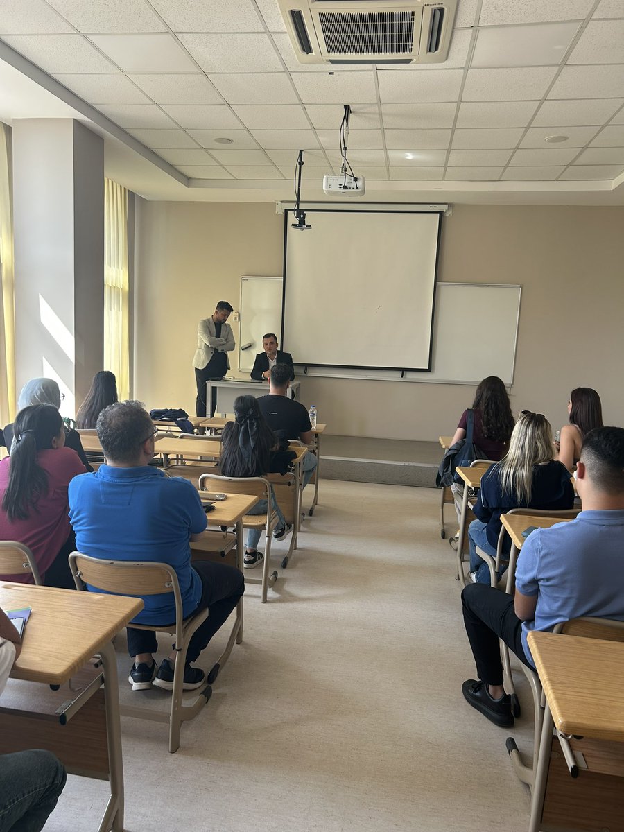 Oryantasyon programı kapsamında <a href="/HKU_BS/">HKU-Bankacılık ve Sigortacılık</a> öğrencileriyle akran mentörlüğü etkinliği gerçekleştirilmiştir. 

<a href="/hkunv/">Hasan Kalyoncu Üniv</a> 
<a href="/TurkayDereli/">Türkay Dereli</a> 
<a href="/hkuiisbf/">HKÜ İİSBF</a> 
<a href="/M_Hanifi_Aslan/">M. Hanifi Aslan</a>
<a href="/fcemdogan/">Asst. Prof. Dr. Fırat Cem Doğan</a> 
<a href="/saltukag/">Saltuk Ağıralioğlu</a>