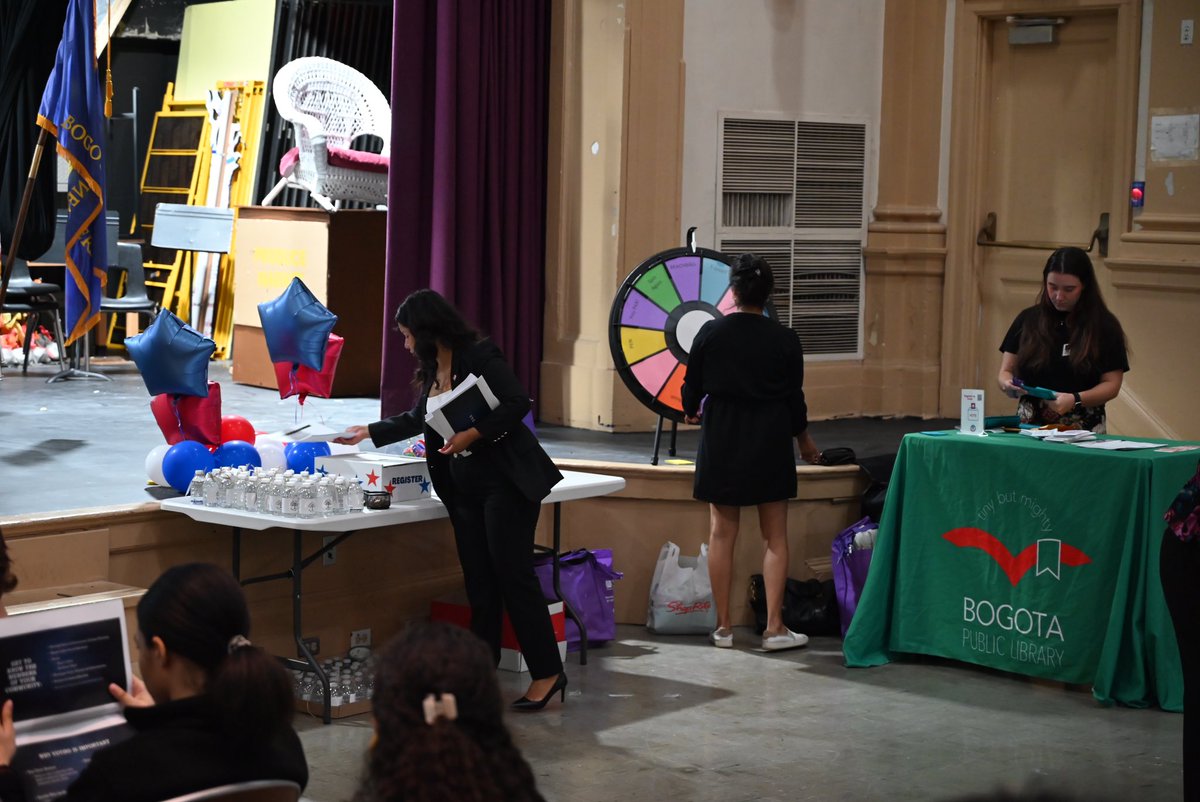 Today all seniors had a presentation related to voting. The students learned how to register to vote, the importance of voting and how they can apply to work during the voting process