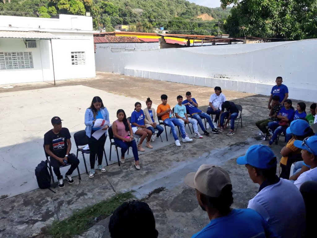Desde la Zona oeste del Edo. Anzoátegui, desde el Mpio piritu Nuestro Resp de la juventud @LuisGuaina estuvo presente en la instalación del equipo promotor municipal de la juventud acompañado de la diputada liseth Muñoz y Jóvenes del Gppsb. 

#TodoElPartidoUnaEscuela