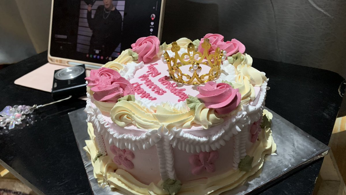 concfert's tweet image. Happy birthday to me😼🧜🏻‍♀️💗