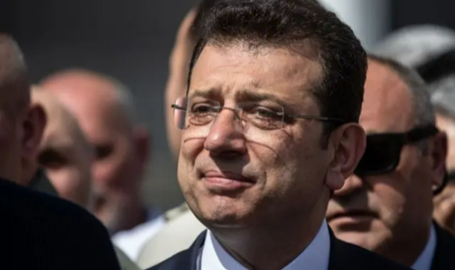 İmamoğlu'nun Cumhurbaşkanlığı adaylığı konuşulurken, kulislerde, parti meclislerinde "ahmak davası" yeniden gündeme alındı.

İmamoğlu’ndan kendisine "ahmak” diyen Bakan Soylu ’ya; “Asıl 31 Mart’ta seçimi iptal edenler ahmaktır” demiş, ardından büyük bir çoğunluk tarafından siyasi