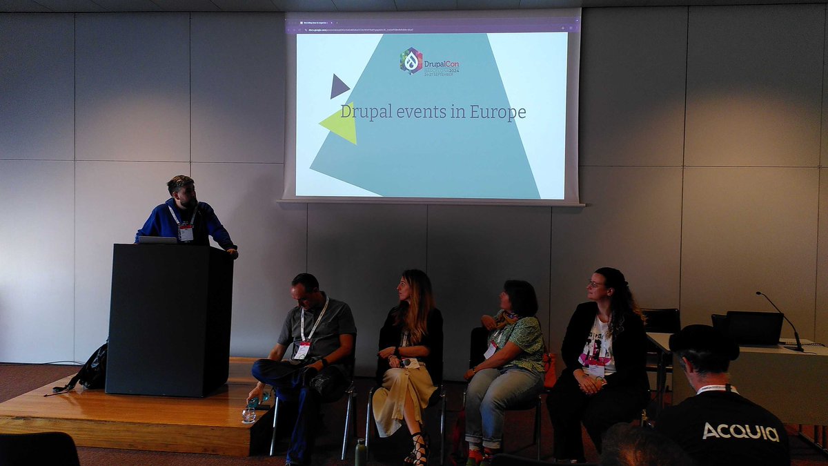 Aujourd'hui on a parlé de l'organisation de drupalcamp en Europe et c'était cool #drupalconbarcelona