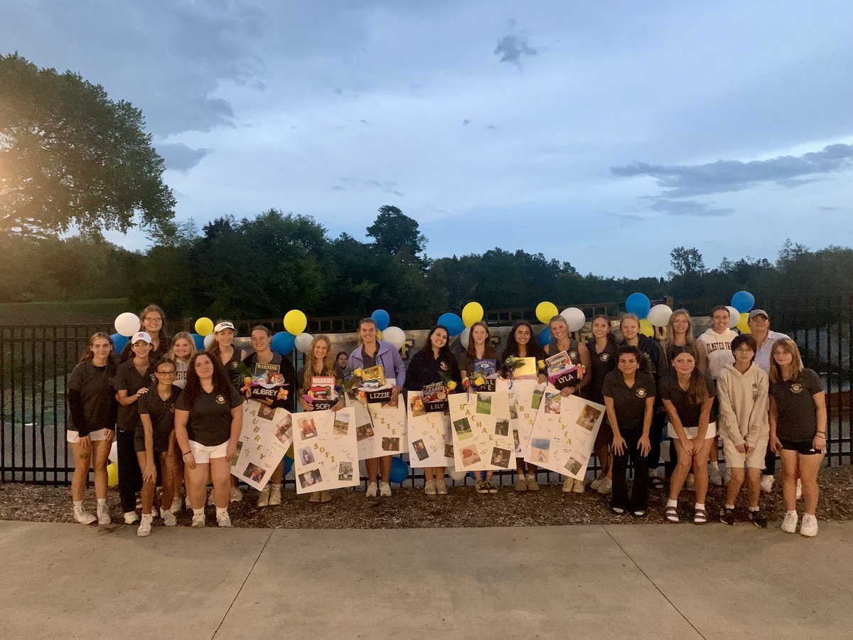 OFgirlsgolf's tweet image. We loved celebrating our seniors last night! Thank you Sofi, Aubrey, Liz, Lily, Rachael, Barb and Lyla for all that you have done for our program! We are so proud of each of you! 💛💙